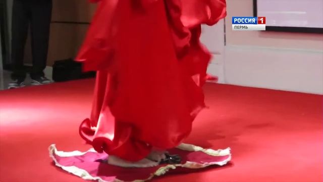 Всё ради короны: пермячка танцует на битом стекле смотреть онлайн