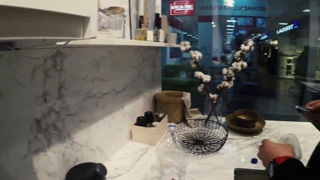 Будни камнеобработчиков: Реставрация стыка экспозиционной столешницы из мрамора Bianco Carrara смотреть онлайн