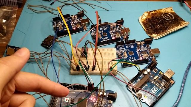 Ардуино и шесть датчиков BME280 смотреть онлайн