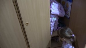 Женечка не успевает даже переодеться . Мама впервые в садике) 10.03.22.