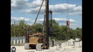 Как работает советская сваебойная установка СП-49. Забивание свай дизель-молотом  и трактор ЧТЗ