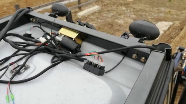 Снесло крышу трактора. Почему смотреть онлайн