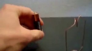 Как сделать двигатель из батарейки и магнита