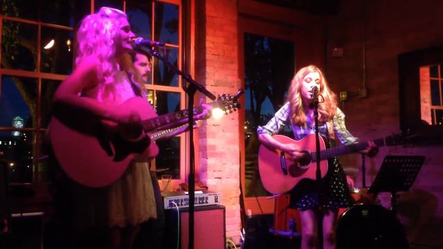 Leave The Pieces (cover) ft. Sarah Morris смотреть онлайн