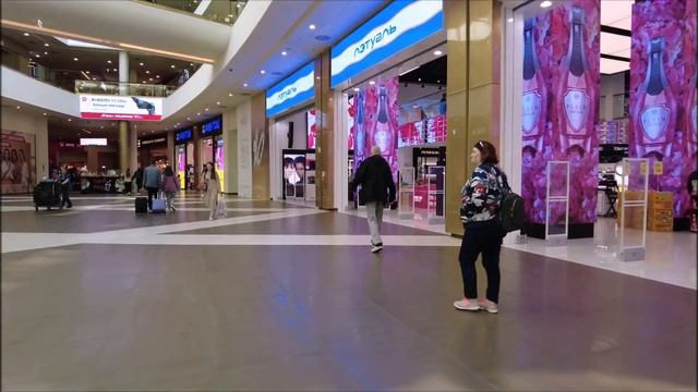 Пробежалась по ТРЦ 