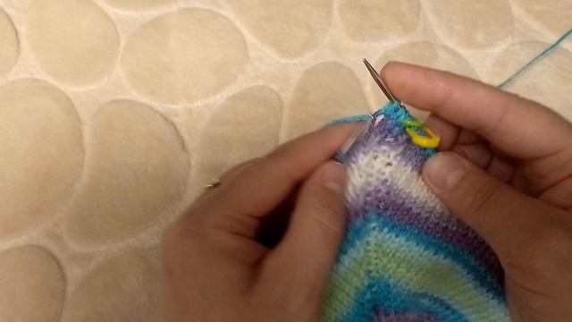 Регланная линия с двумя изнаночными. Спицами. смотреть онлайн