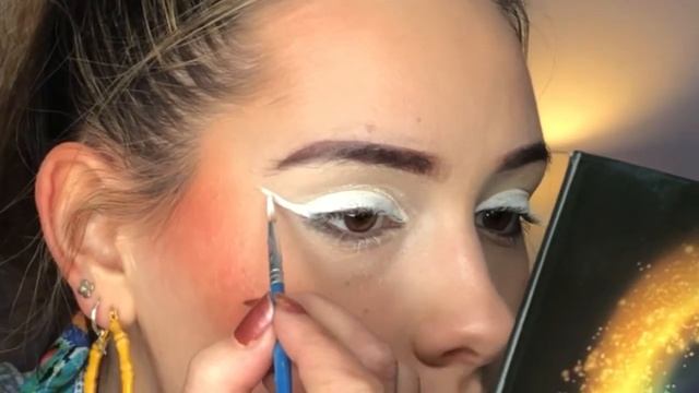 Glow in the dark Neon Makeup TuTorial смотреть онлайн