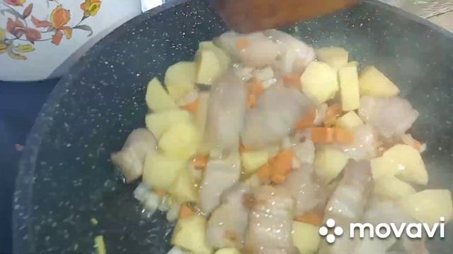 Жаркое по домашнему в горшочках, есть маленькие секретки, ну очень вкусно смотреть онлайн