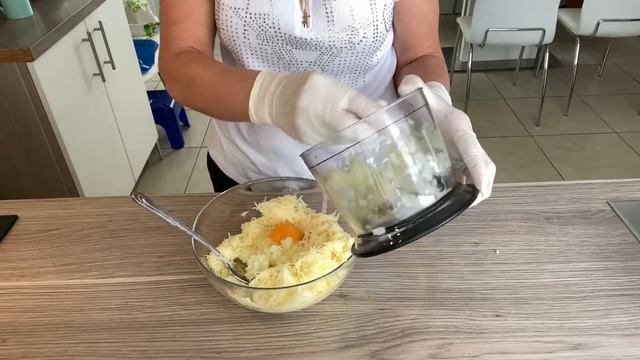 Один большой драник с мясом,без муки.Когда хочешь что-то вкусное на ужин а времени нет!!! смотреть онлайн