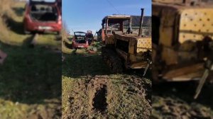 ДТ-75 металлолом  который смог выкопать пруд