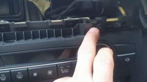 BMW X5 E70 Замена климат контроля   BMW X5 E70 - How To Remove the dash center panel Climate Contro