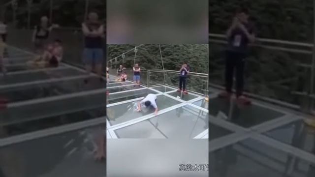 Стекло треснуло😨😱 смотреть онлайн