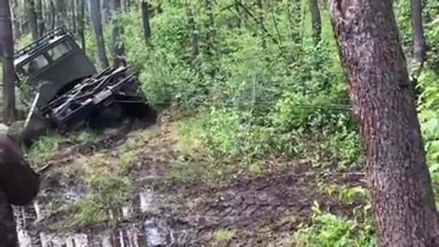 Mercedes-Benz Unimog спас всех кроме себя Оффроад 4х4 смотреть онлайн
