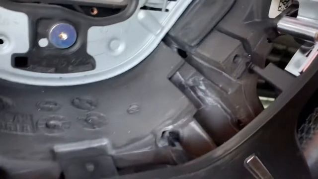 Mercedes Benz w204 w212 removal airbag installing new emblem снятие подушки установка значка эмблем смотреть онлайн