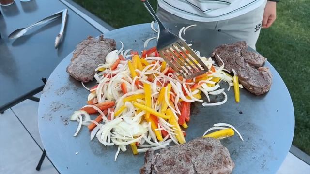 СОЧНЫЕ СТЕЙКИ ИЗ ГОВЯДИНЫ,ВКУСНЕЙШИЙ ЖАРЕНЫЙ ПЕРЕЦ! смотреть онлайн