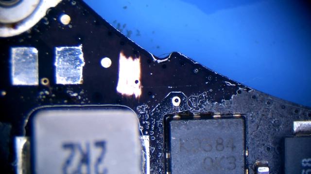 Microsoldering: 2010 MacBook Pro 15 820-2850 C9560 330uF Capacitor Replacement. Kernel Panic Fix смотреть онлайн