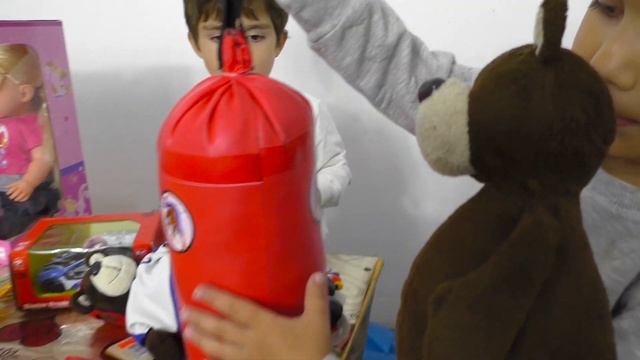Богдан Динара и Магомед Купили Очень Много Новых Игрушек Видео Для Детей смотреть онлайн