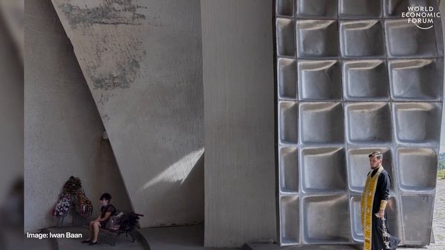 These images show life in Kyiv just months before the war смотреть онлайн