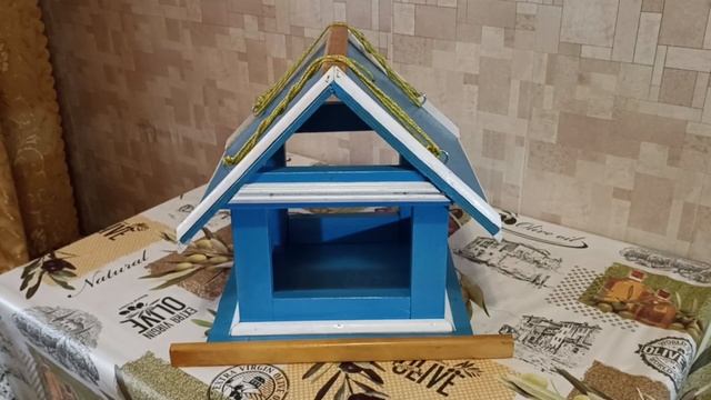 Кормушка для птиц. смотреть онлайн