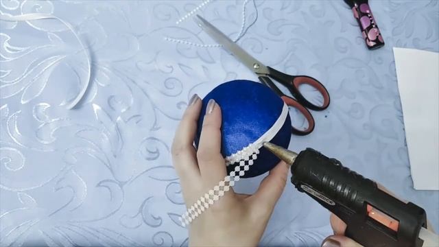 НОВОГОДНИЙ БАРХАТНЫЙ ШАР С ЛЕПНИНОЙ СВОИМИ РУКАМИ. смотреть онлайн