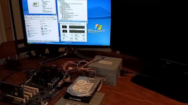 Pile of Old Computer Doing Things & Stuff in 2022 - Pentium 3 - Intel 815 - 256mb SDRAM - 10gb HDD смотреть онлайн