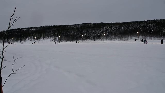 Бесплатный круглосуточный каток открыли на территории спорткомплекса «Снежинка» (КП-2). Мурманск. смотреть онлайн