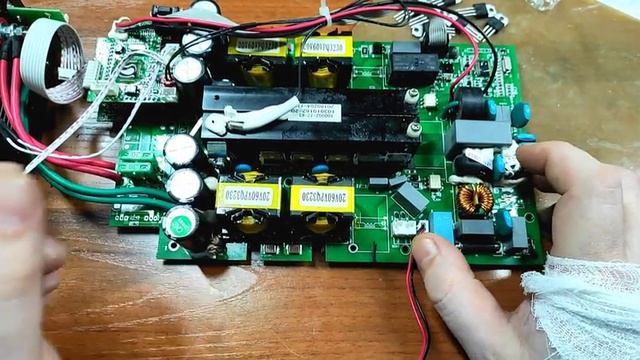 Ремонт сетевого инвертора SUN 1000GTIL2 Проверяем обвязку тиристоров и предохранители смотреть онлайн