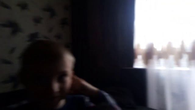 реакция на то что бабка ест кирпич 😲 смотреть онлайн