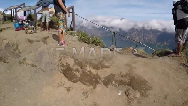 Climbing Rinjani volcano | www.beans-on-tour.com смотреть онлайн