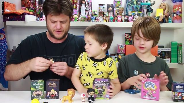 Blind Bags (GPK, Disney, Power Rangers, Breaking Bad, more) - Day 782 | ActOutGames смотреть онлайн