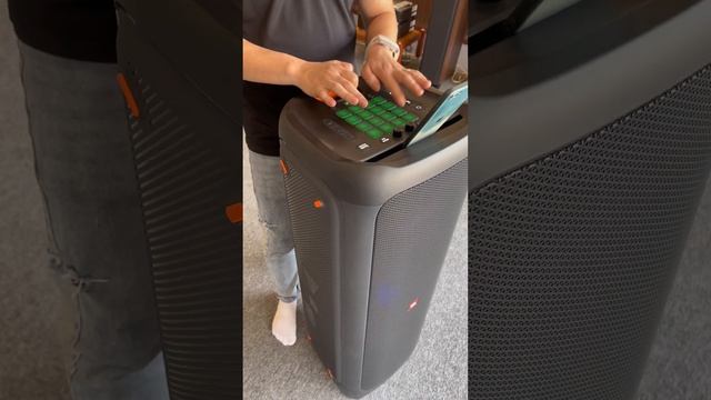 Hàng Khủng JBL Partybox 1000 mạnh như Hổ смотреть онлайн
