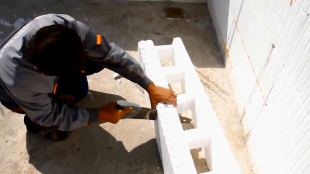 Видео монтажа стен при строительстве дома из несъемной опалубки смотреть онлайн