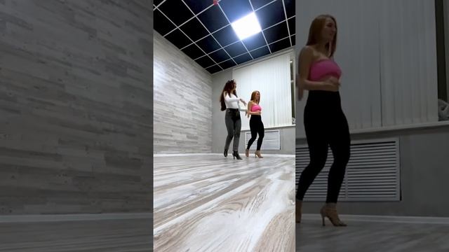 ESME - BOTELLA / Bachata Lady Style смотреть онлайн