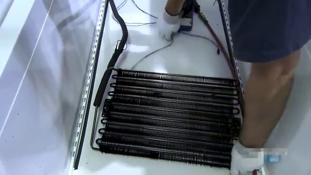 Как делают встраиваемые холодильники