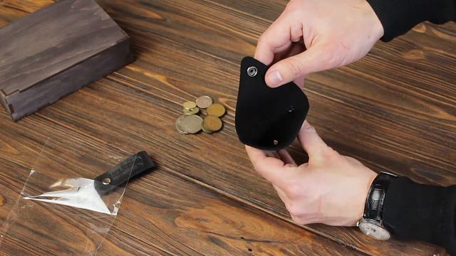 Монетница кожаная ручной работы черная HELFORD Тринг blk. Видео обзор кожаной монетницы. смотреть онлайн