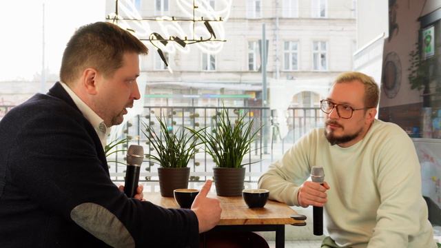 Давайте обсудим это за чашкой кофе - Евгений Карнеявец S01E01 Что сегодня происходит в Беларуси? смотреть онлайн