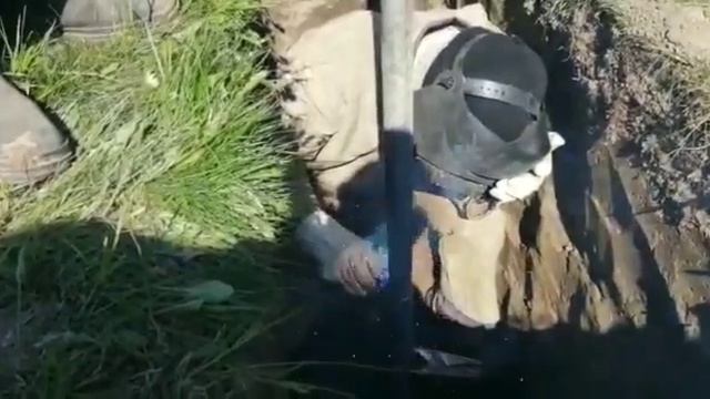 Как найти воду и пробить скважину на даче?! смотреть онлайн