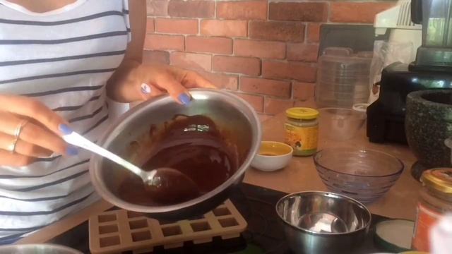 RAW шоколадные конфеты с начинкой