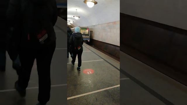 Депо казанского вокзала. Новый поезд Москва 2020.в метро.(на Кольцевой) смотреть онлайн