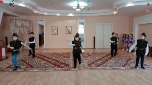 Танец ,,Пацаны в строю стоят,,