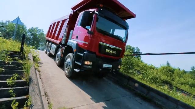 Четырехосный полноприводный самосвал MAN TGS 41 480 8х8 смотреть онлайн