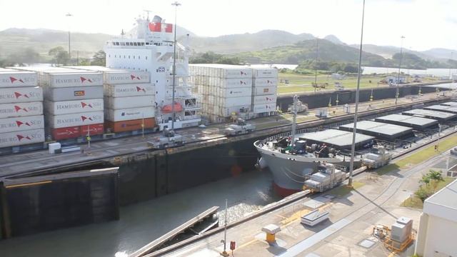 18. Panama Canal. Opening locks. смотреть онлайн