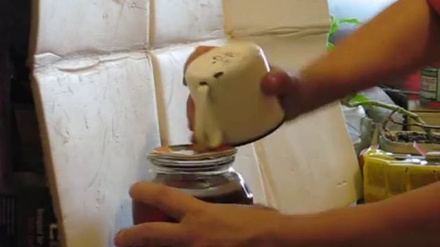 Как открыть кружкой стеклянную банку. смотреть онлайн