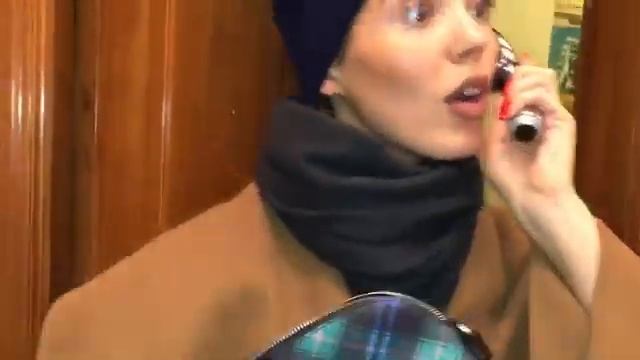 Коренная москвичка Нелли Александровна всё также наводит порядки в подъезде ?? смотреть онлайн