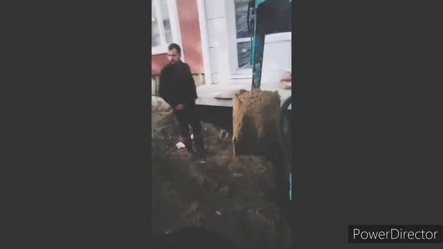 Начинаем копать траншею под кабель на мини экскаваторе kobelco. смотреть онлайн