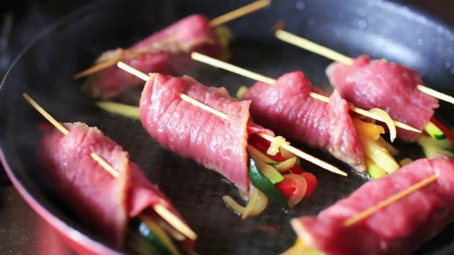 Мясные рулетики с картошкой с помощью мультирезки Moulinex Fresh express cube DJ9058 смотреть онлайн