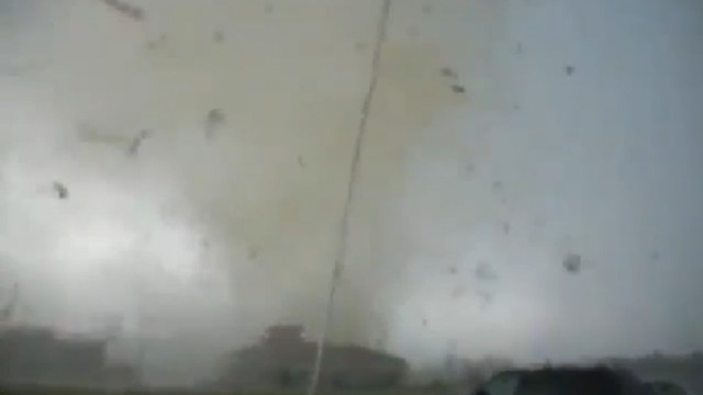 Торнадо уничтожает городок смотреть онлайн