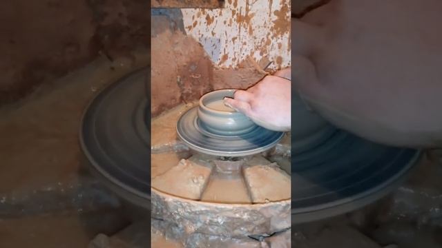 Гончарный круг, весь процесс, миска (Макитра) смотреть онлайн