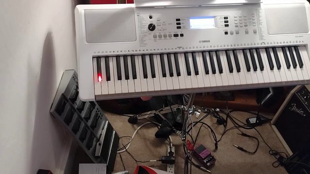 Yamaha EZ-300 playing "Let it go" from a MIDI file смотреть онлайн