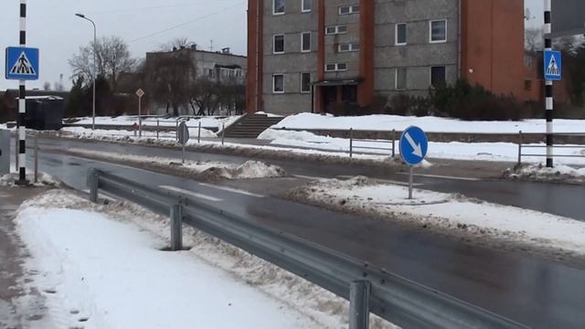 на реке пока тихо в городе опять перила снесли смотреть онлайн